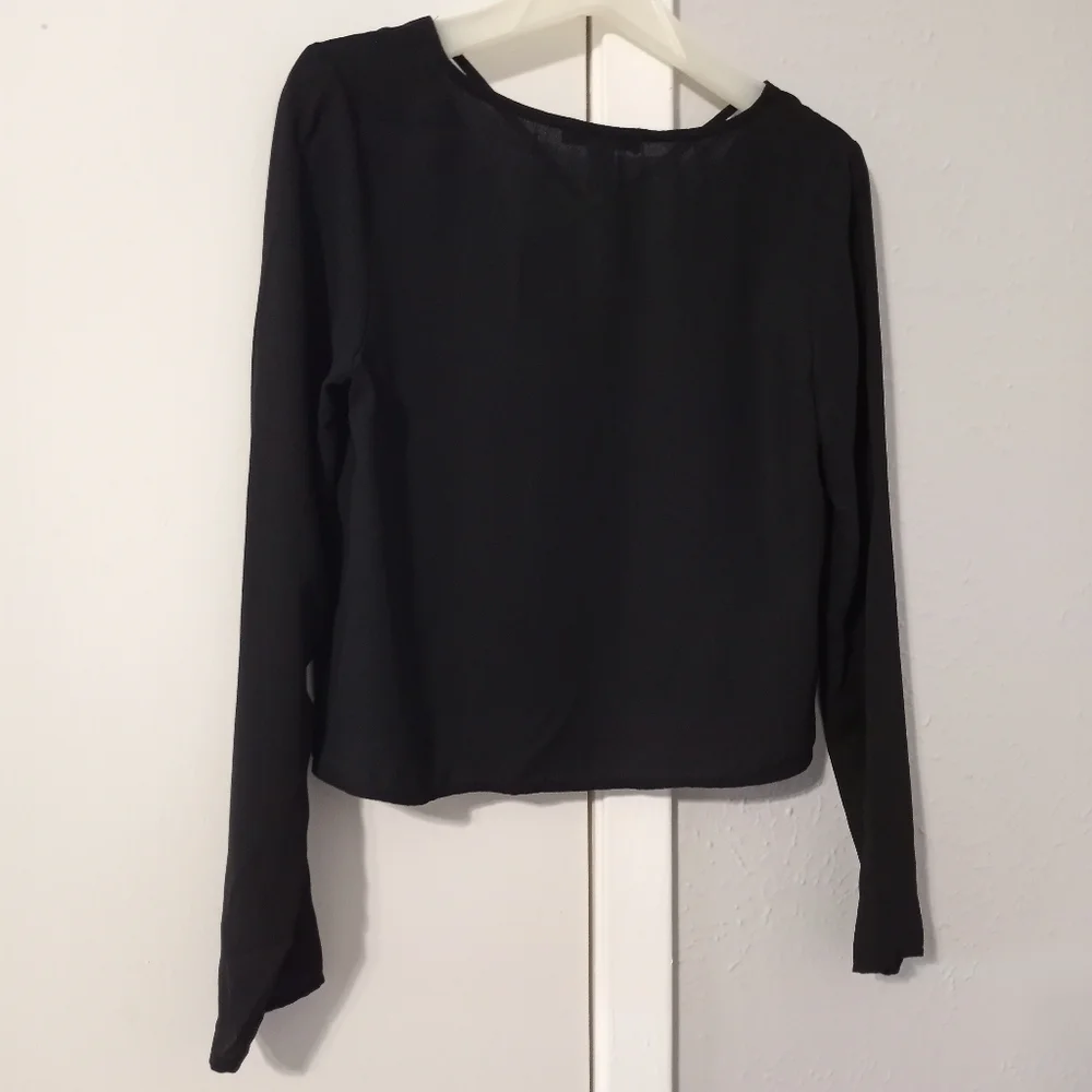 forever21 women's long-sleeved shirt with design on the front size‎ S